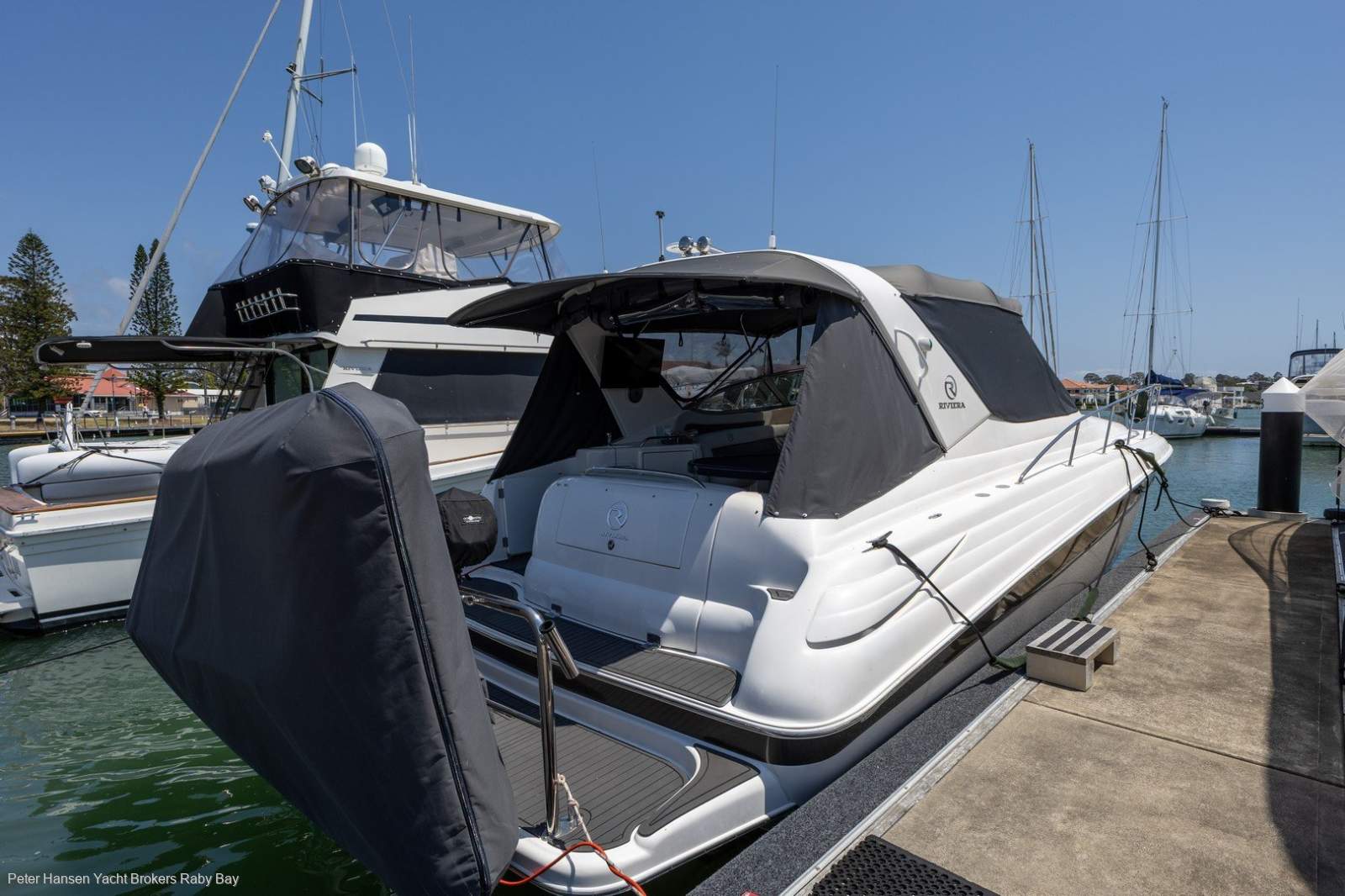 Riviera M370 Sports Cruiser