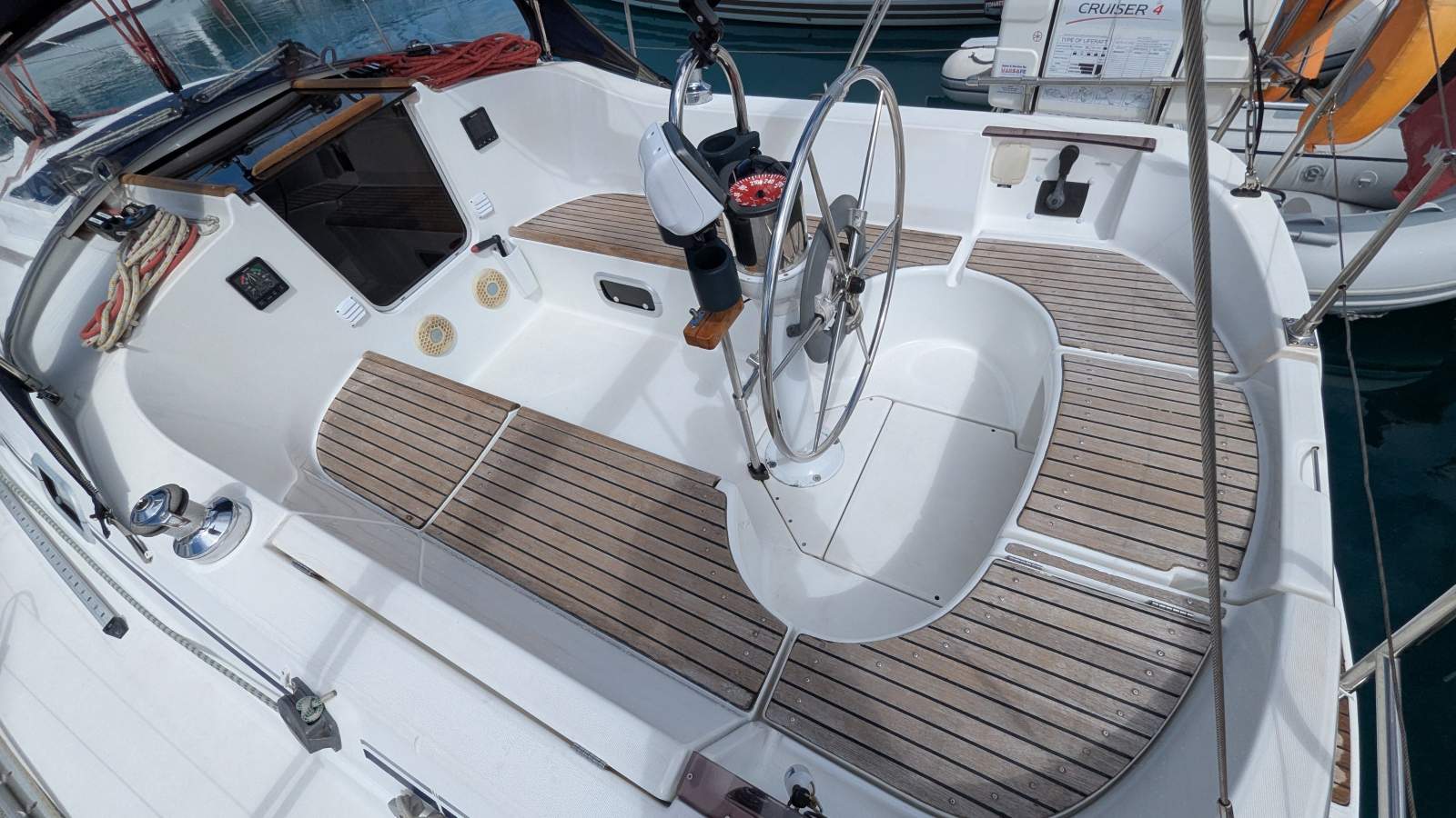 Beneteau Oceanis 321 Ready to go cruising - in great condition!