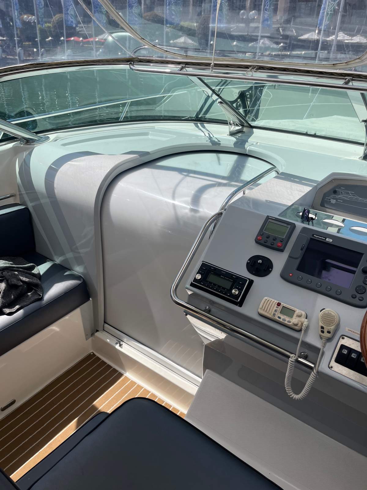 Riviera M400 Sports Cruiser 2005 Riviera M400 Sports Cruiser