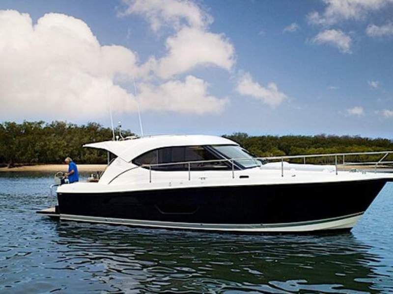 Riviera 3600 Sport Yacht Series 11