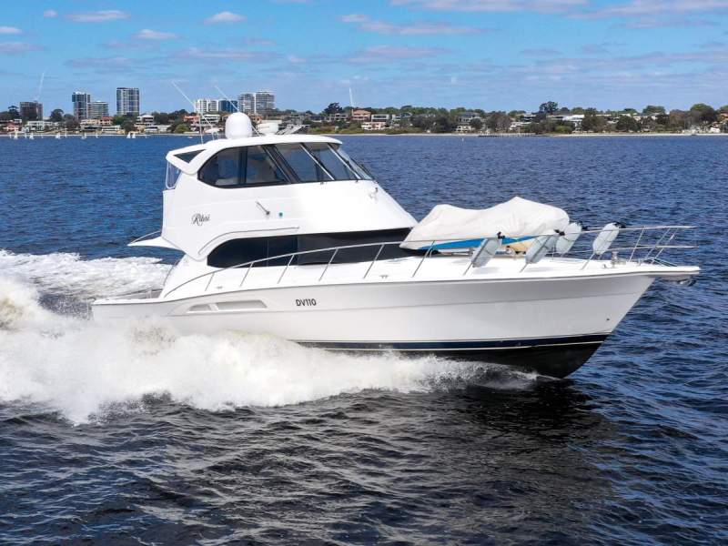 Riviera 47 Enclosed Flybridge