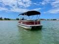 Sun Tracker Party Barge 22 XP3 - with trailer