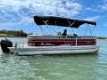 Sun Tracker Party Barge 22 XP3 - with trailer