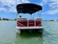 Sun Tracker Party Barge 22 XP3 - with trailer