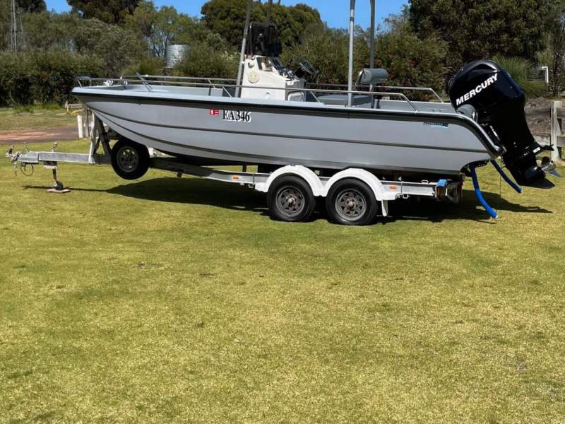 Ocean Whaler 565 Ocean Whaler 565 tri-hull centre console.