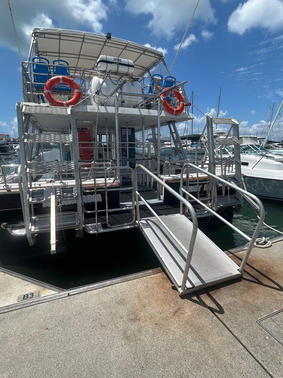 Cougar Cat 12.0 Wide Body:Gangway/Boarding arrangement