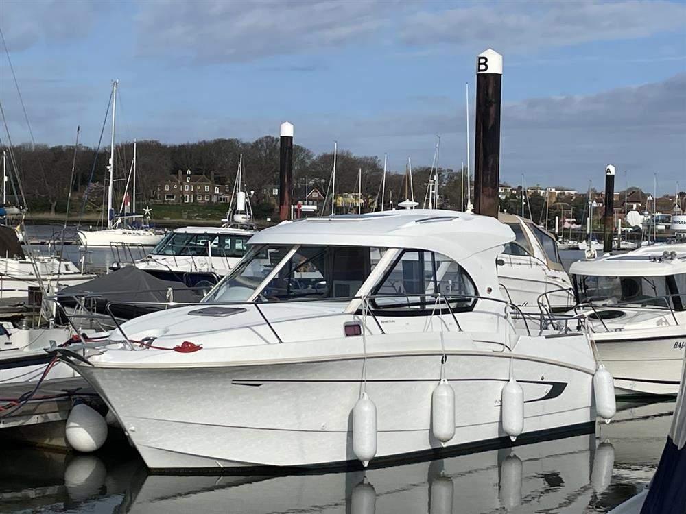 Beneteau Antares 8