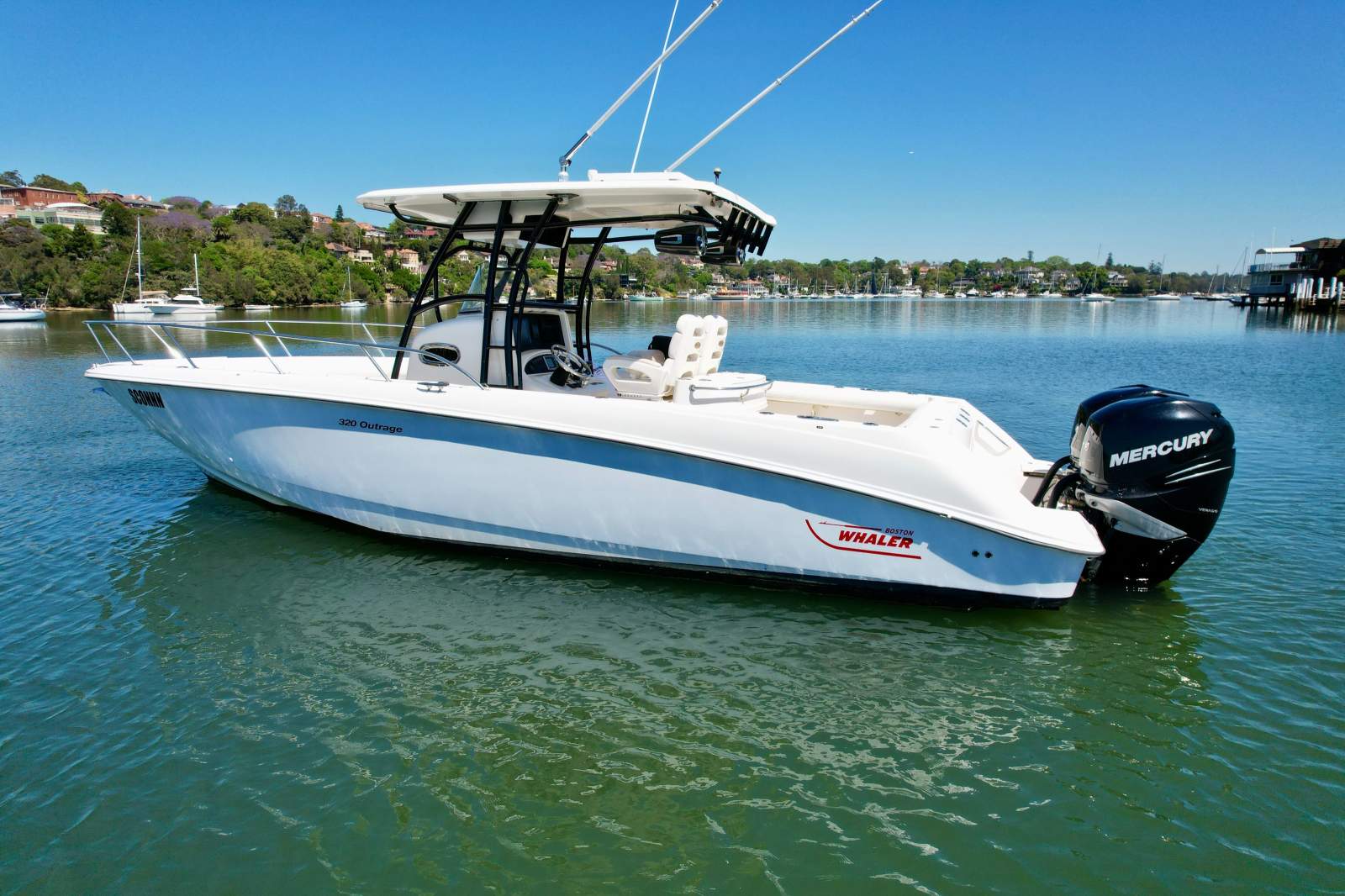 Boston Whaler 320 Outrage Boston Whaler 320 Outrage