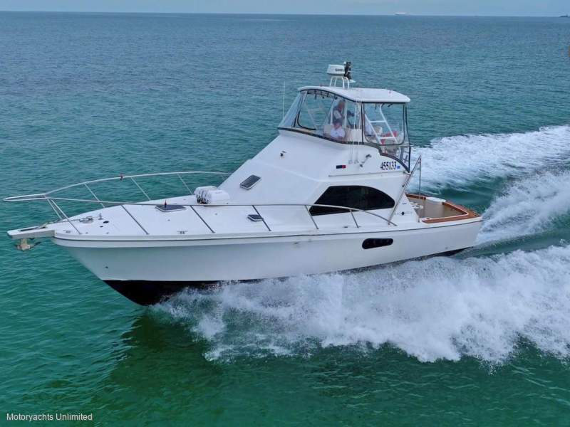 Black Watch 40 Flybridge Certified in 2C Survey. Repowered in 2000
