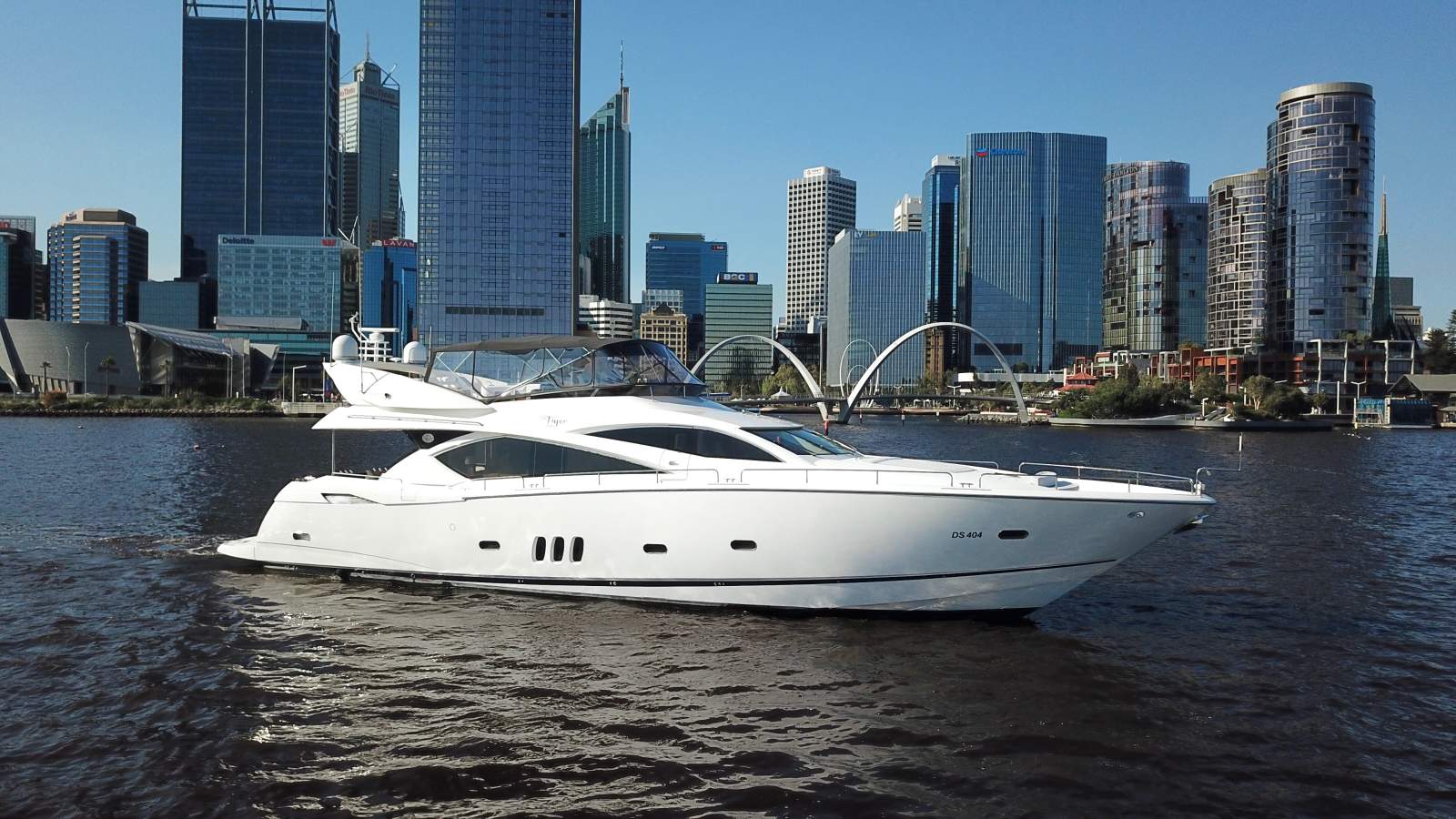 Sunseeker Yacht 82