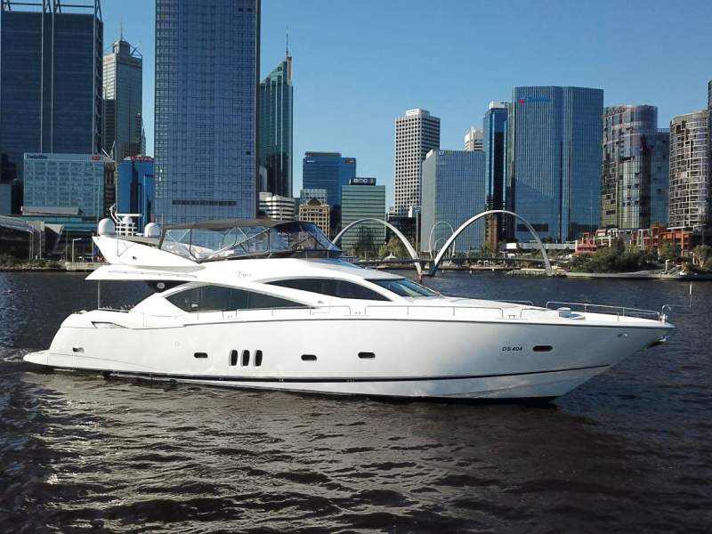 Sunseeker Yacht 82