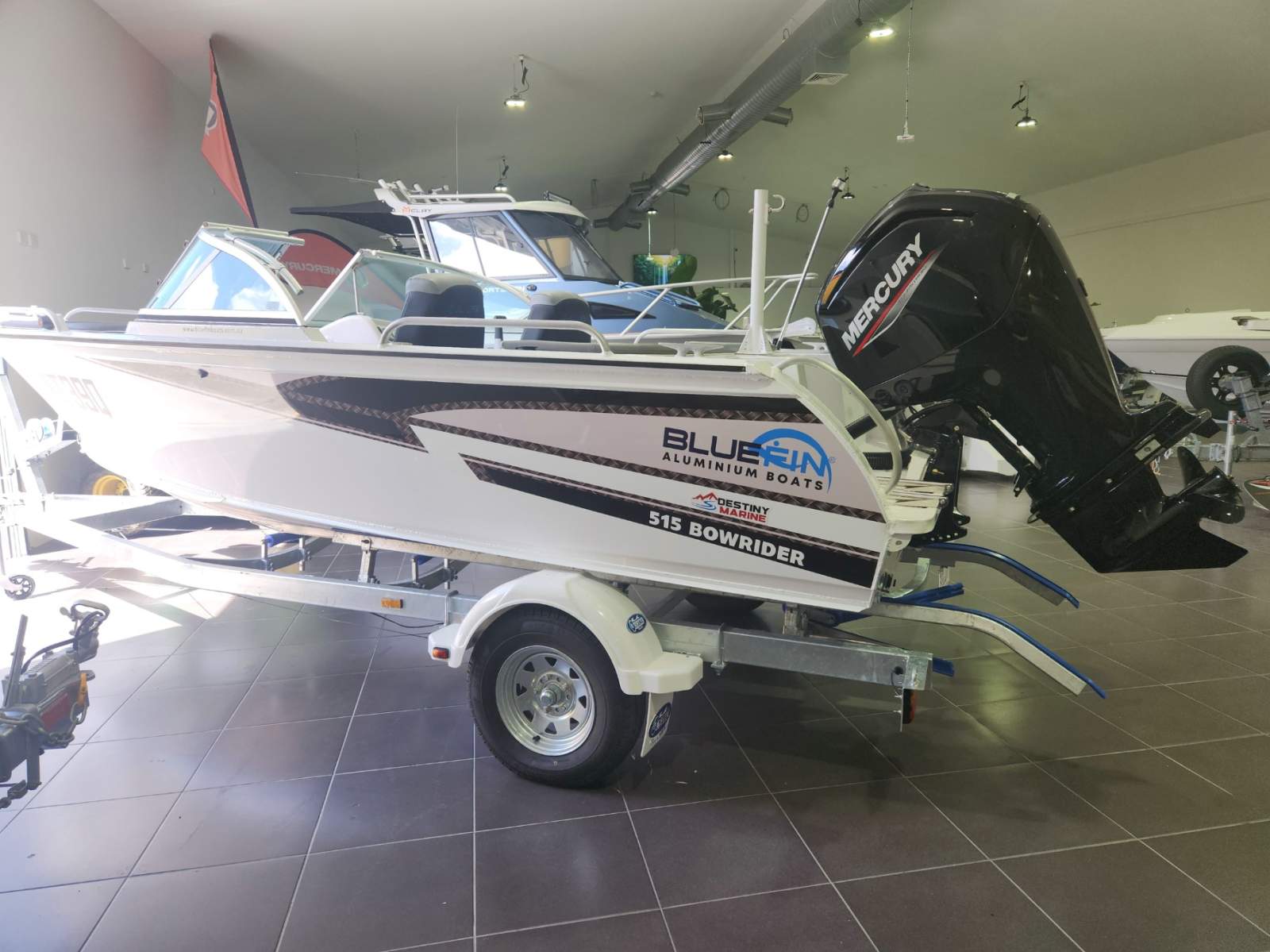 New Bluefin 5.80 Bowrider New Bluefin 5.80 Bowrider