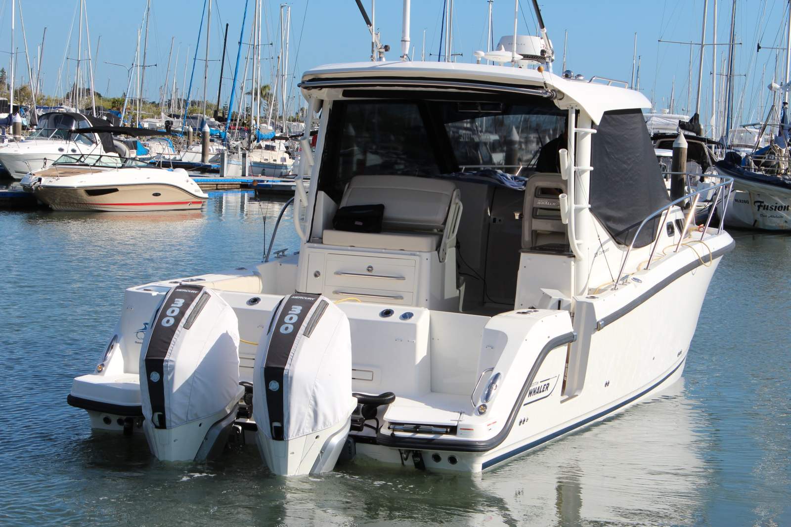 Boston Whaler 325 Conquest