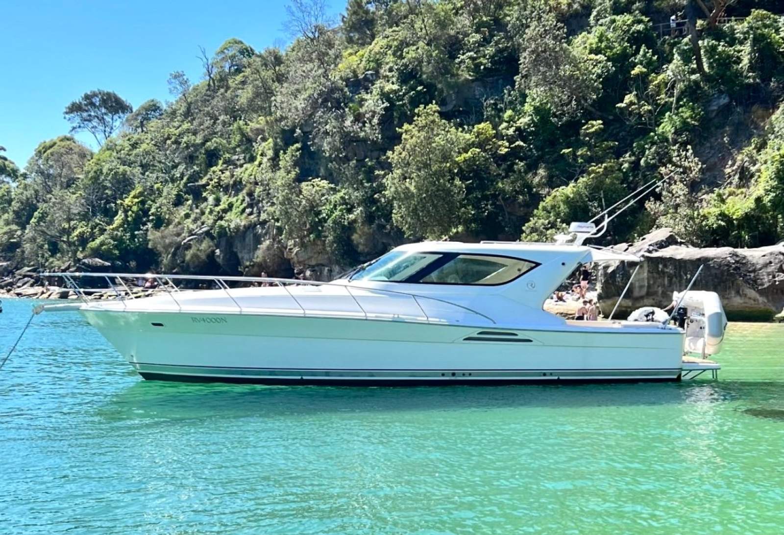 Riviera 4000 Offshore Enclosed