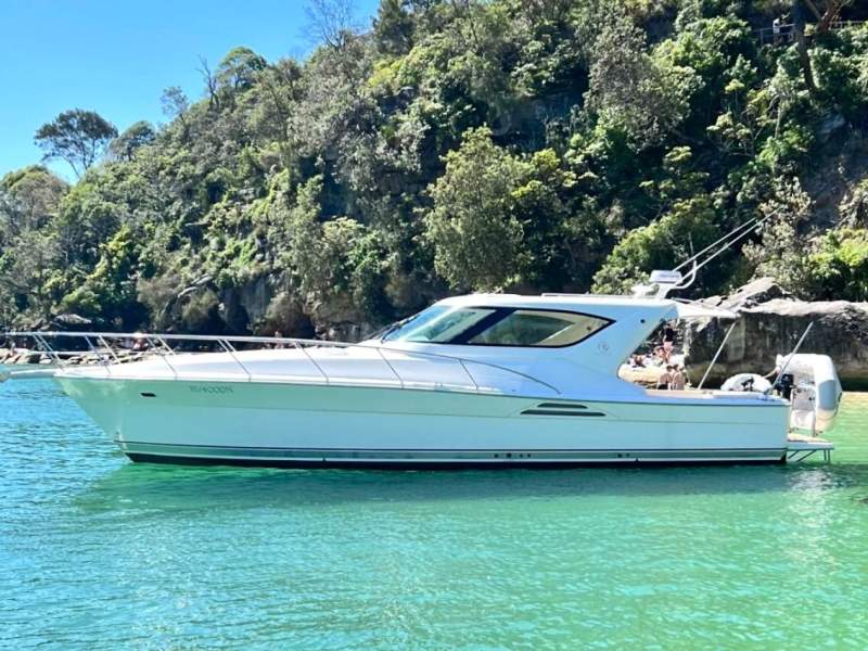 Riviera 4000 Offshore Enclosed