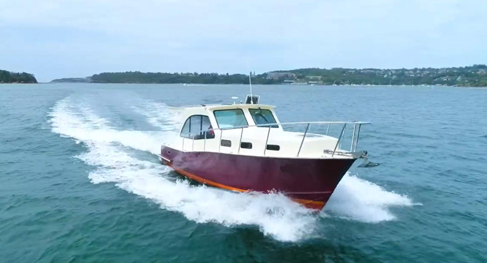 Raymond Hunt Design 38 Sedan Cruiser