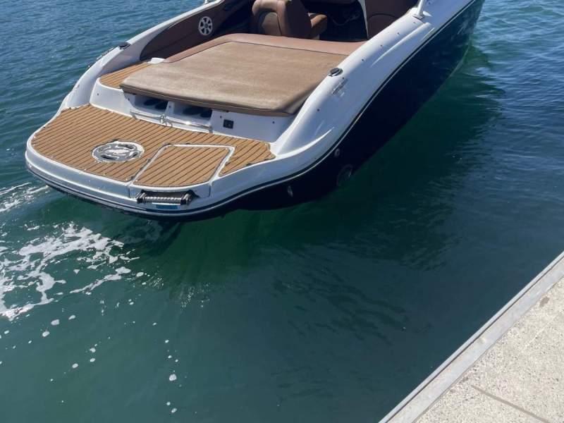 Sea Ray 220 Sundeck