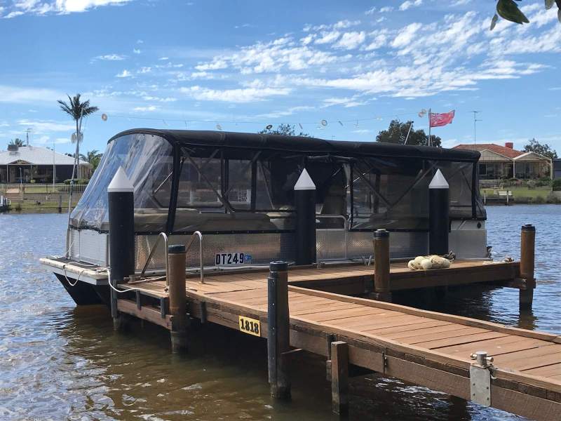 Southland Pontoon Luxuria 2460