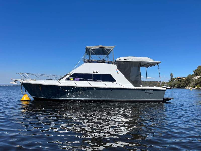 Fury 32 Flybridge Cruiser