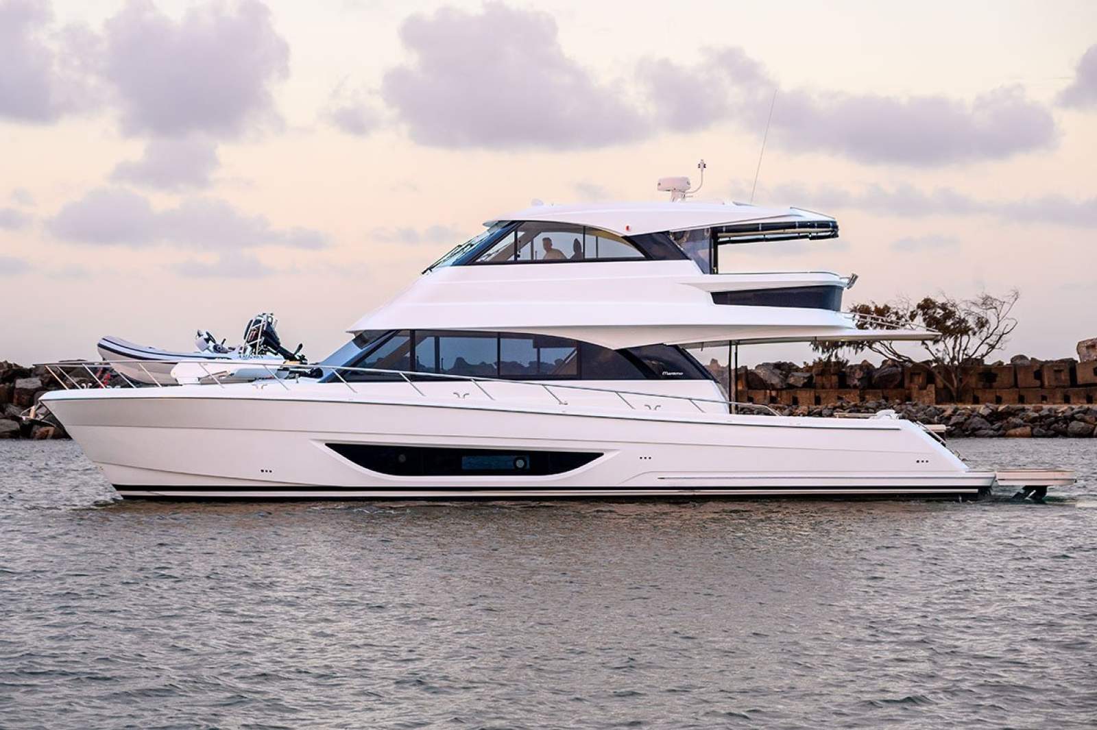 Maritimo M60 Cruising Motoryacht Black Edition 2025