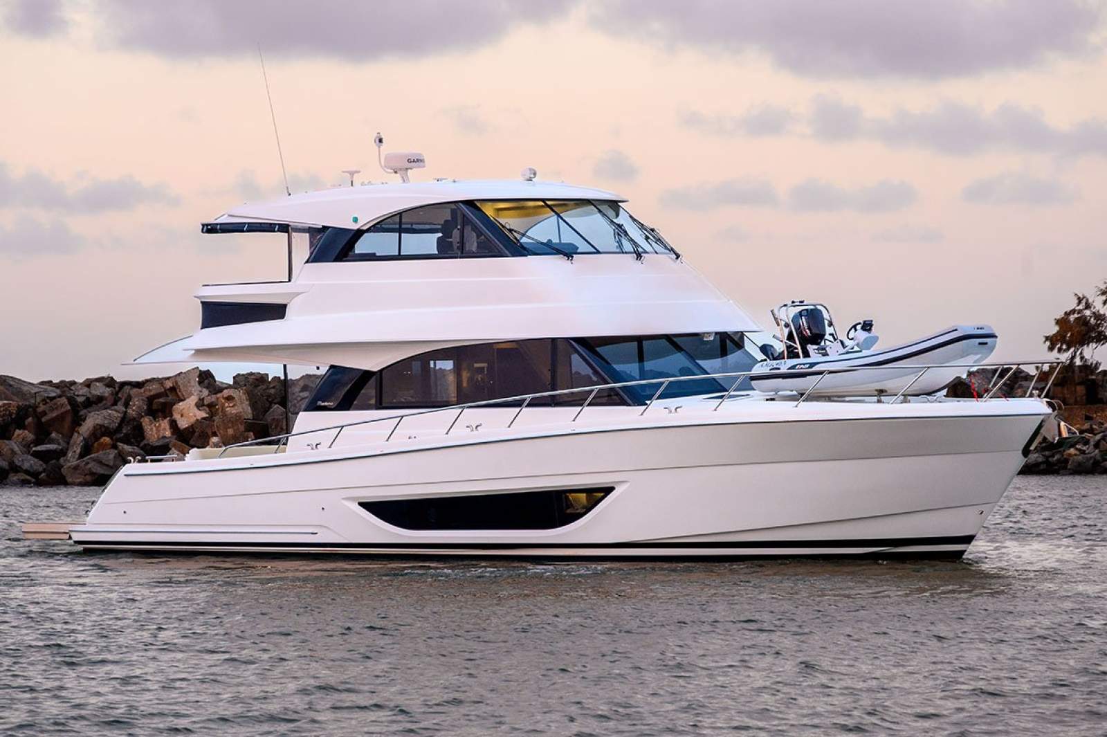 Maritimo M60 Cruising Motoryacht Black Edition 2025