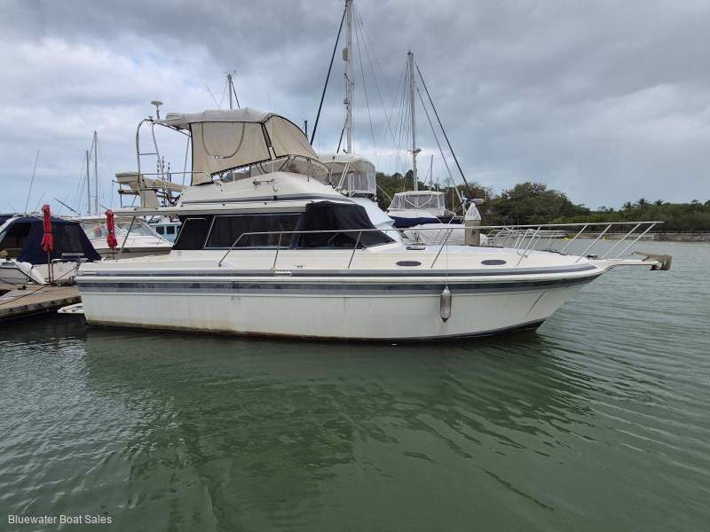Markline 1100 Flybridge Cruiser
