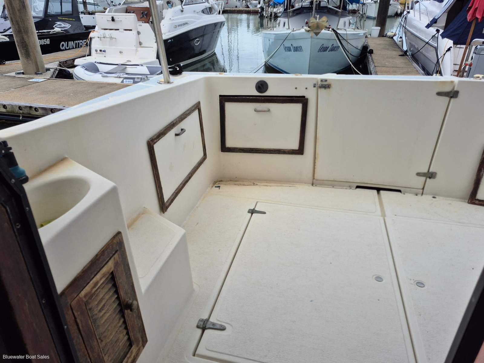 Markline 1100 Flybridge Cruiser