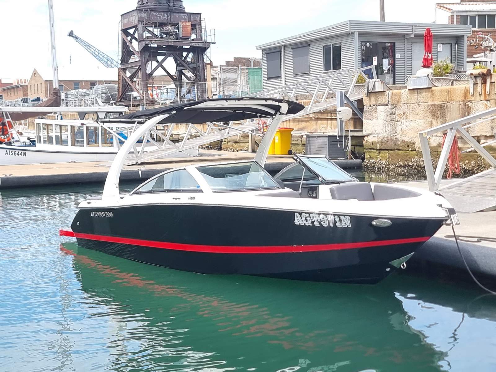Four Winns H210