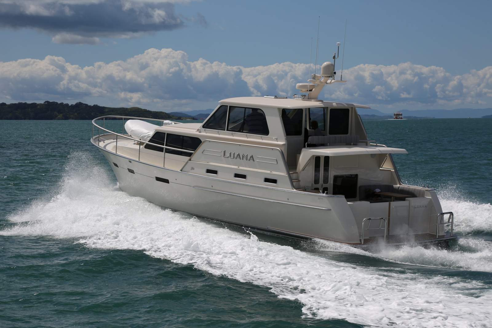 Elite 15.5 Mid Pilothouse Semi-displacement world cruisier