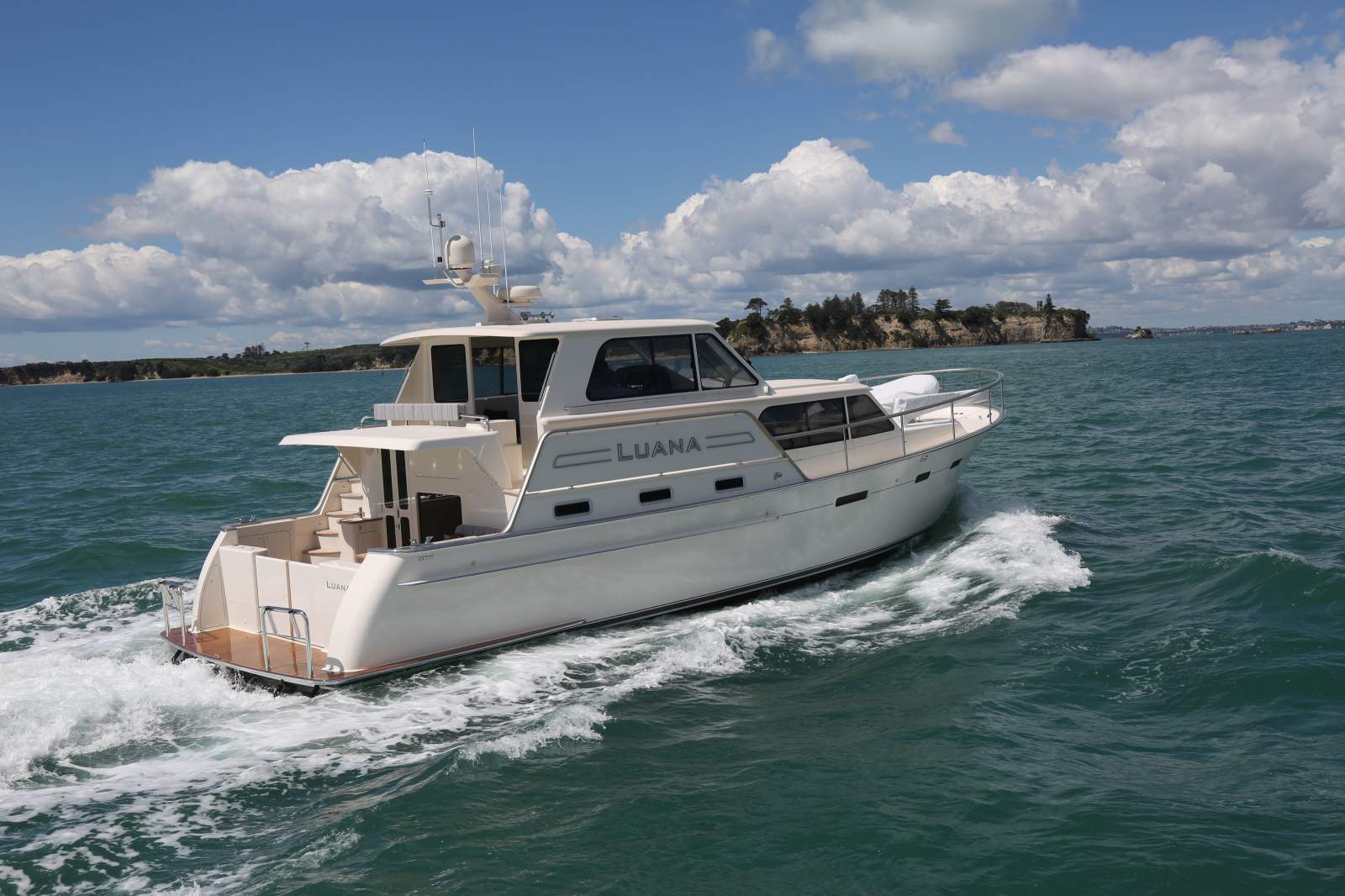 Elite 15.5 Mid Pilothouse Semi-displacement world cruisier