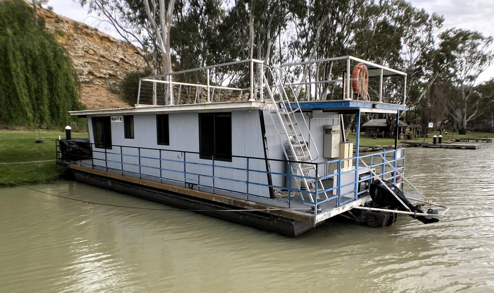 "Maggie C" Two Deck, Three Bed, Pontoon Houseboat.
