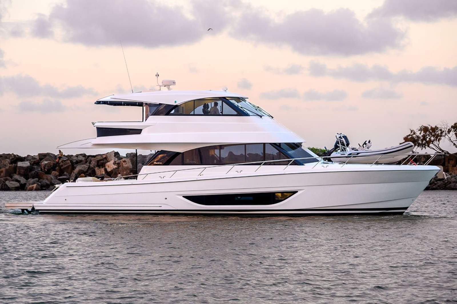 Maritimo M60 Cruising Motoryacht 2025 Black Edition