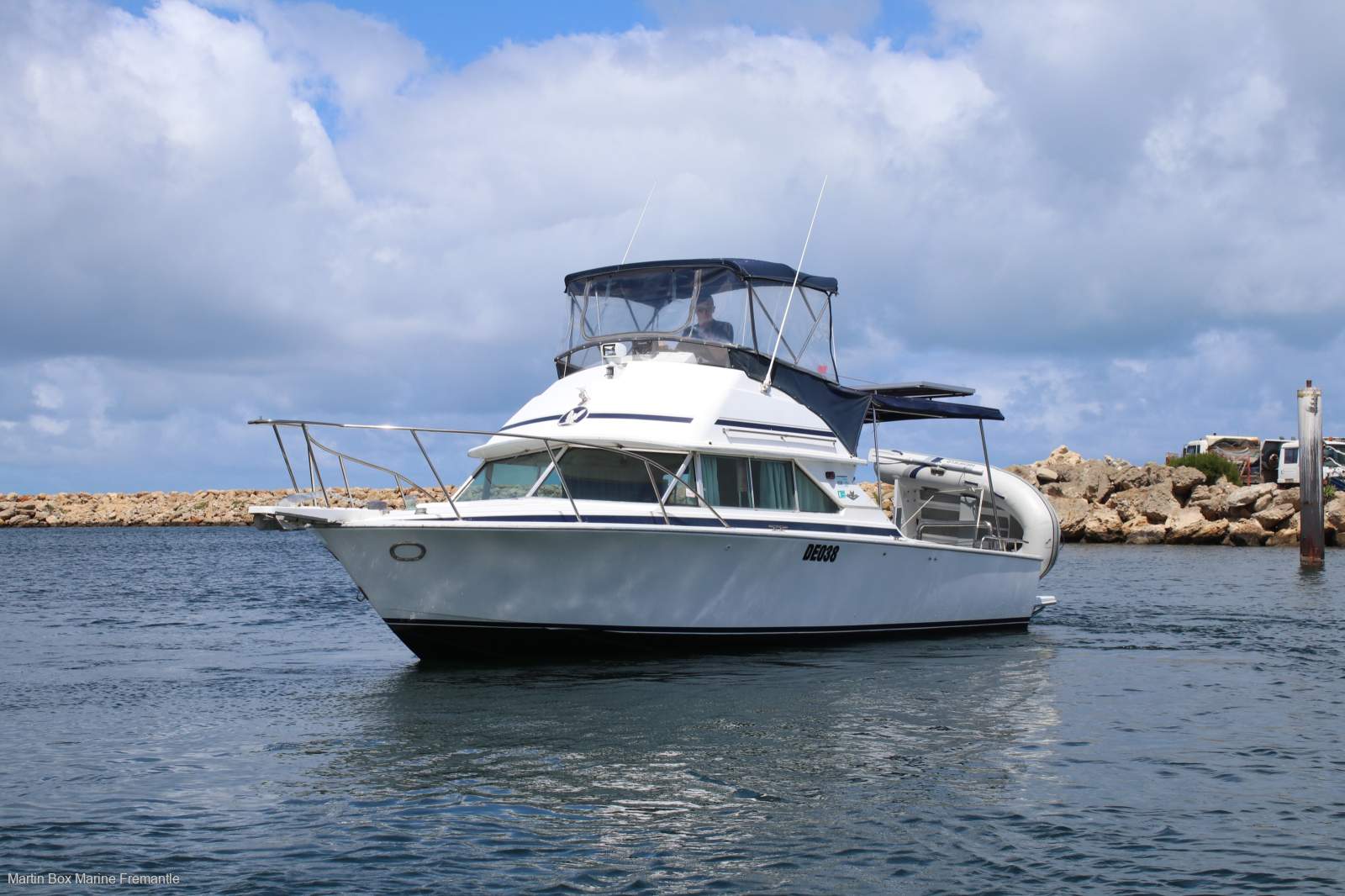 Bertram 28 with 2005 Mercruiser 5.0L V8s