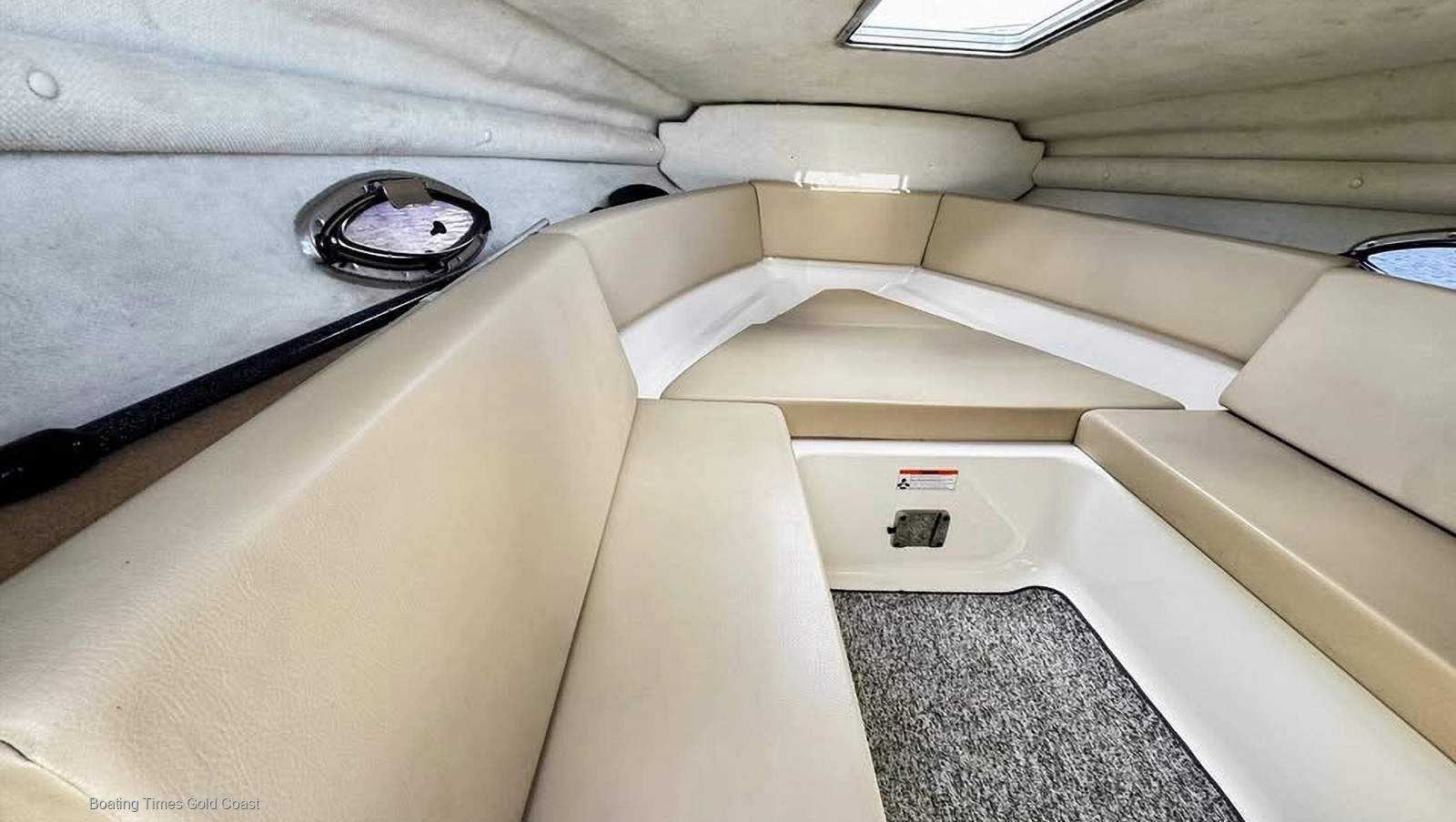 Chaparral 225 Ssi Sports Cabin