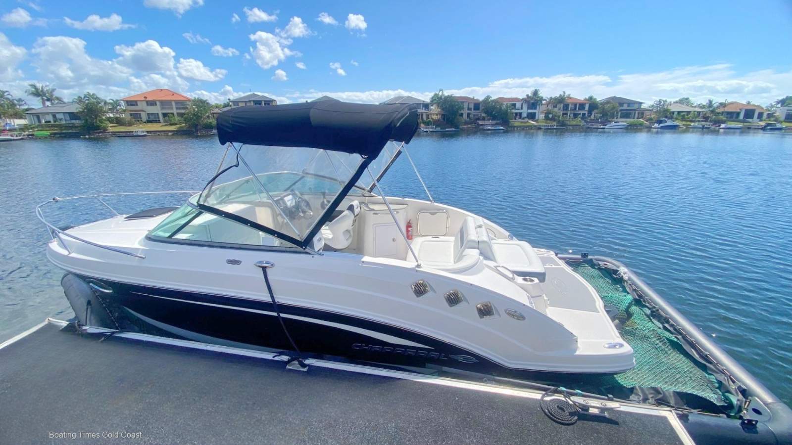 Chaparral 225 Ssi Sports Cabin