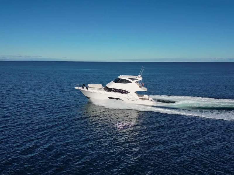 Riviera 53 Enclosed Flybridge