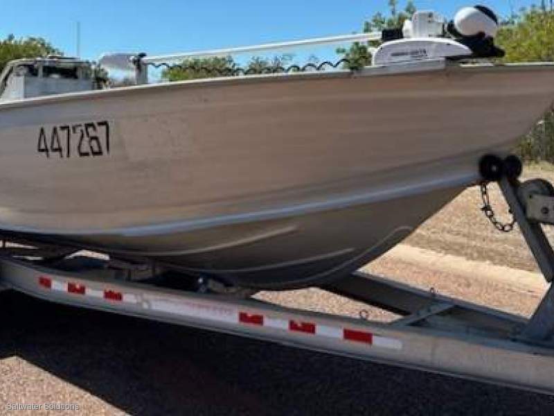 McLay 671 side console speedboat