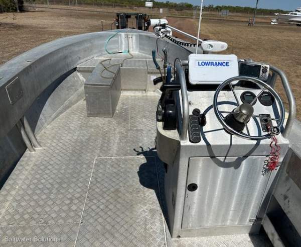 McLay 671 side console speedboat McLay 671 side console speedboat