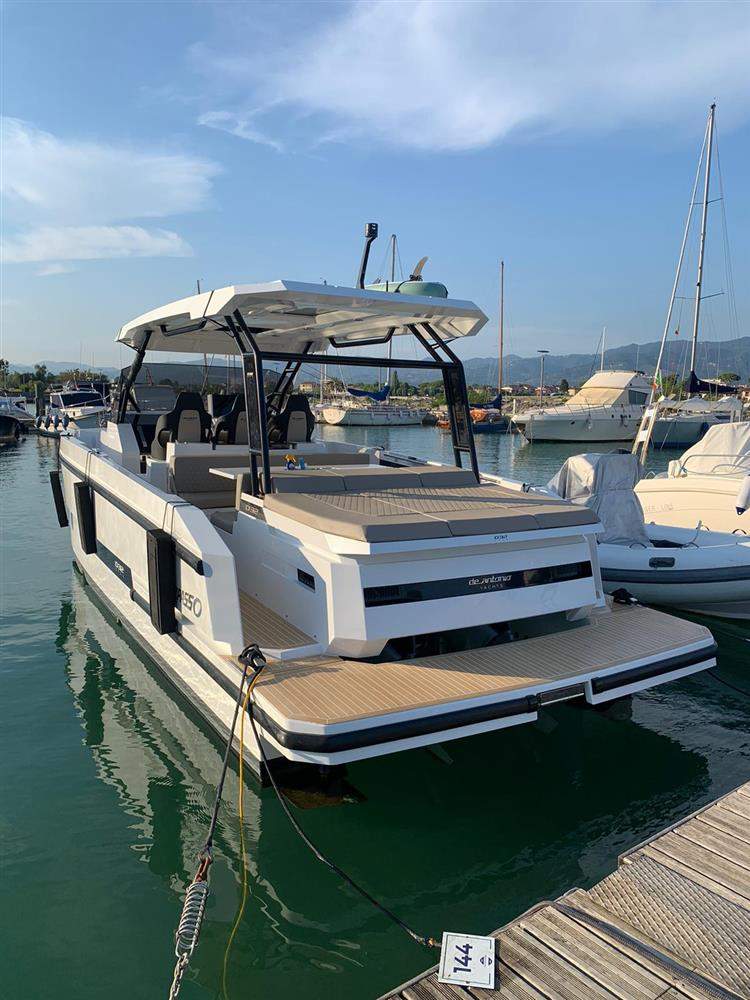 De Antonio Yachts D32