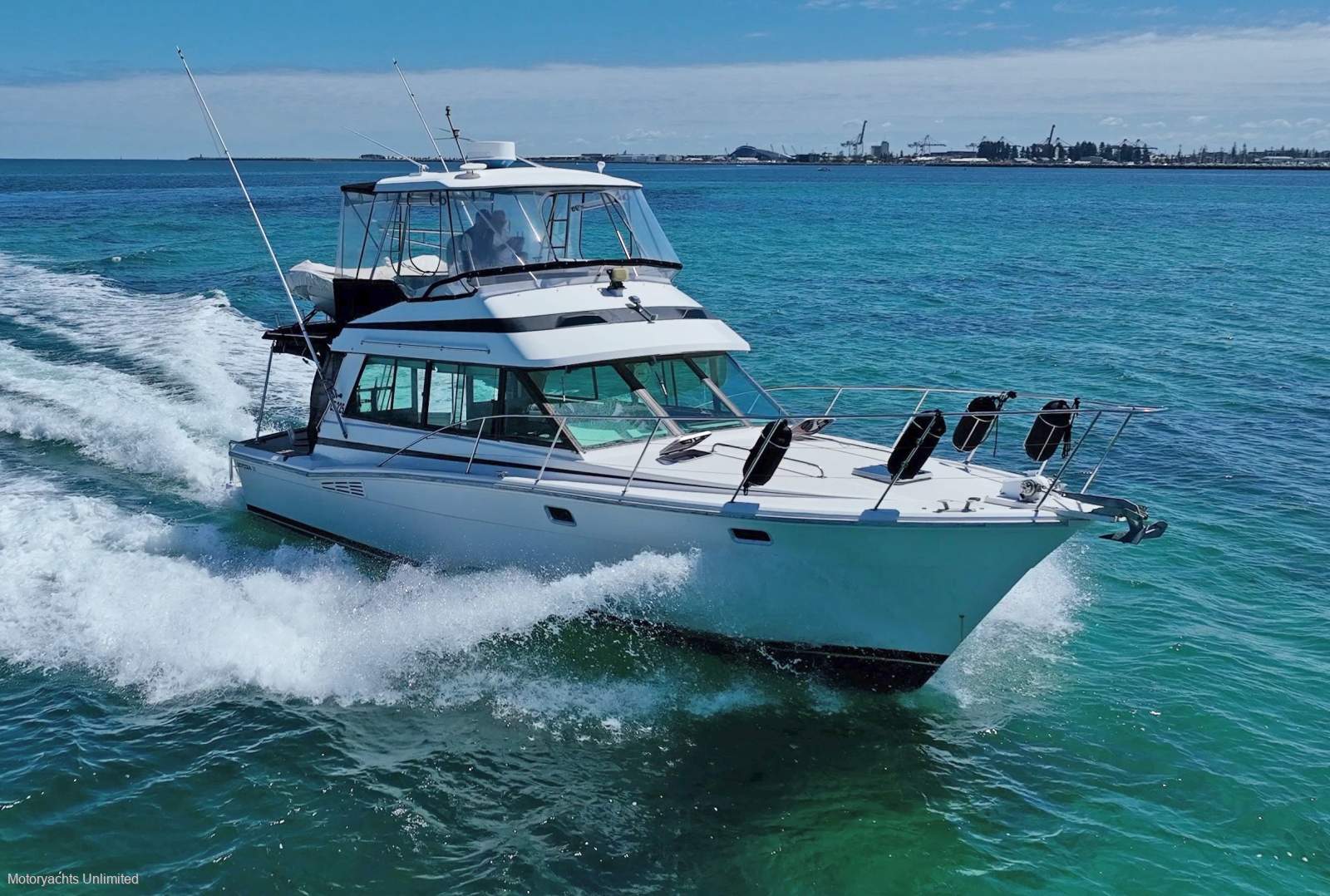 Riviera 38 Open Flybridge - Beautifully presented luxury cruiser Riviera 38 Open Flybridge - Beautifully presented luxury cruiser