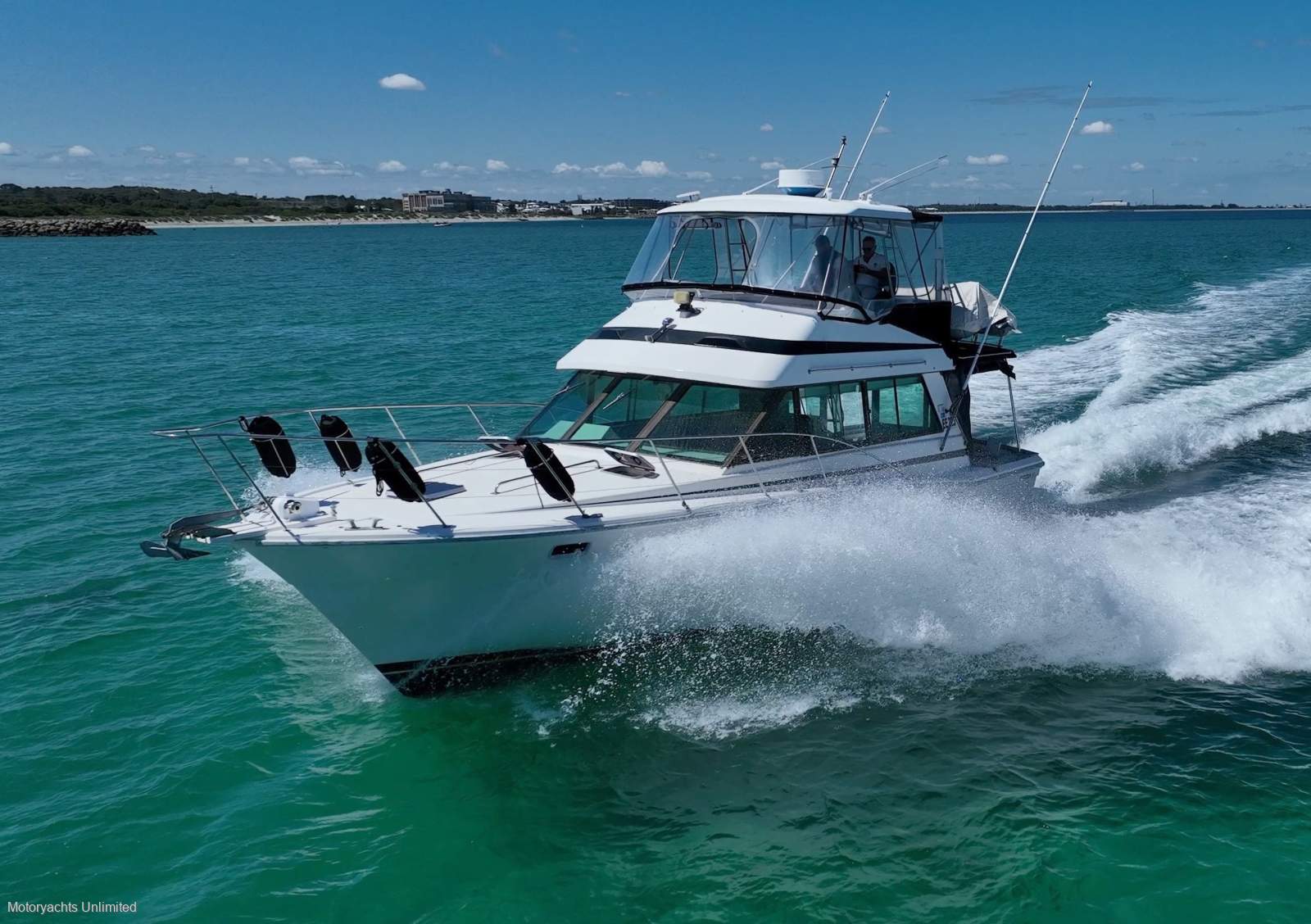 Riviera 38 Open Flybridge - Beautifully presented luxury cruiser Riviera 38 Open Flybridge - Beautifully presented luxury cruiser