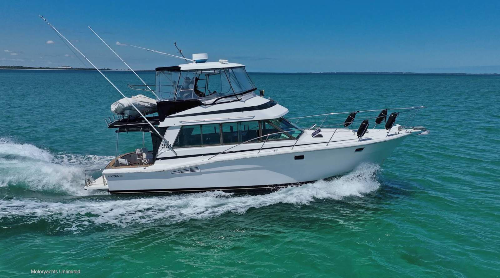 Riviera 38 Open Flybridge - Beautifully presented luxury cruiser Riviera 38 Open Flybridge - Beautifully presented luxury cruiser
