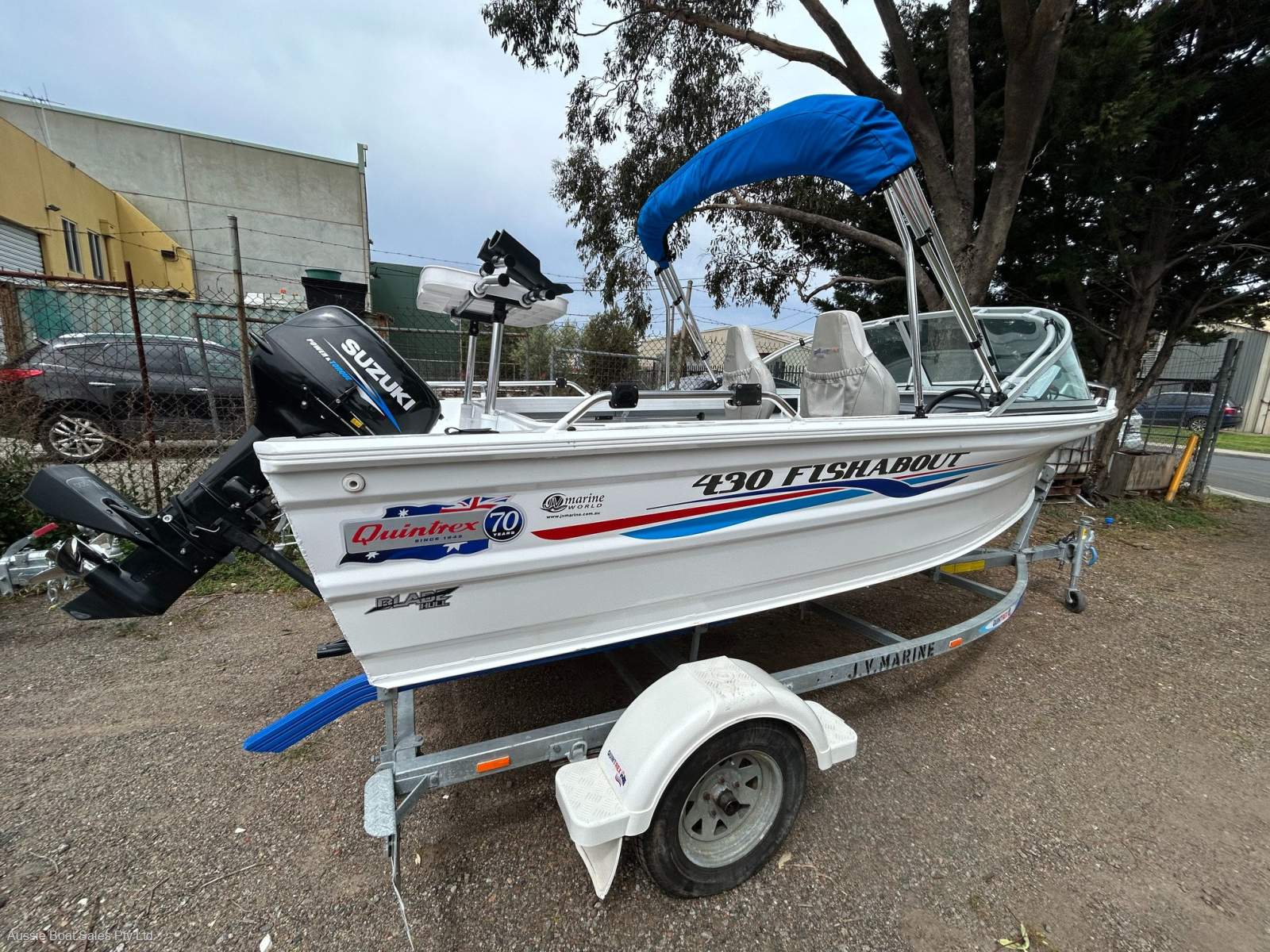 Quintrex 430 Fishabout Quintrex 430 Fishabout