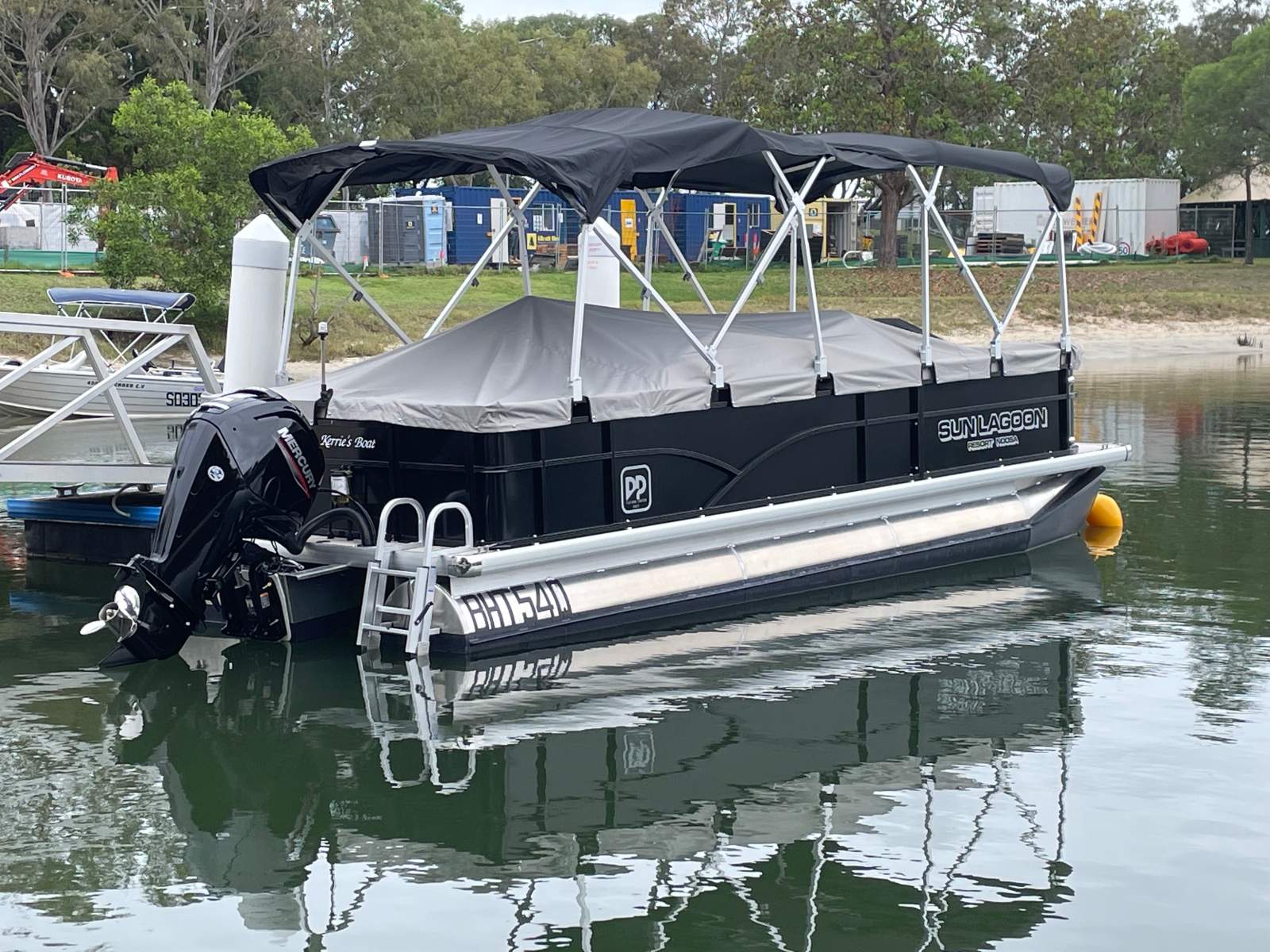 Platinum Pontoon Boats 22 Platinum Platinum Luxury tri hull