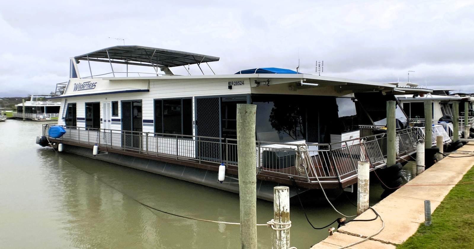 "Wilderness" Dual Deck 5 QBed Commercial HouseBoat