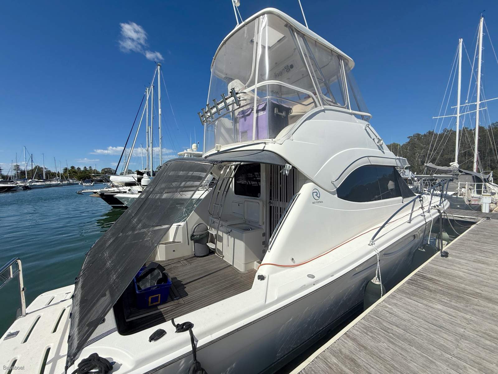 Riviera 37 Flybridge Riviera 37 Flybridge