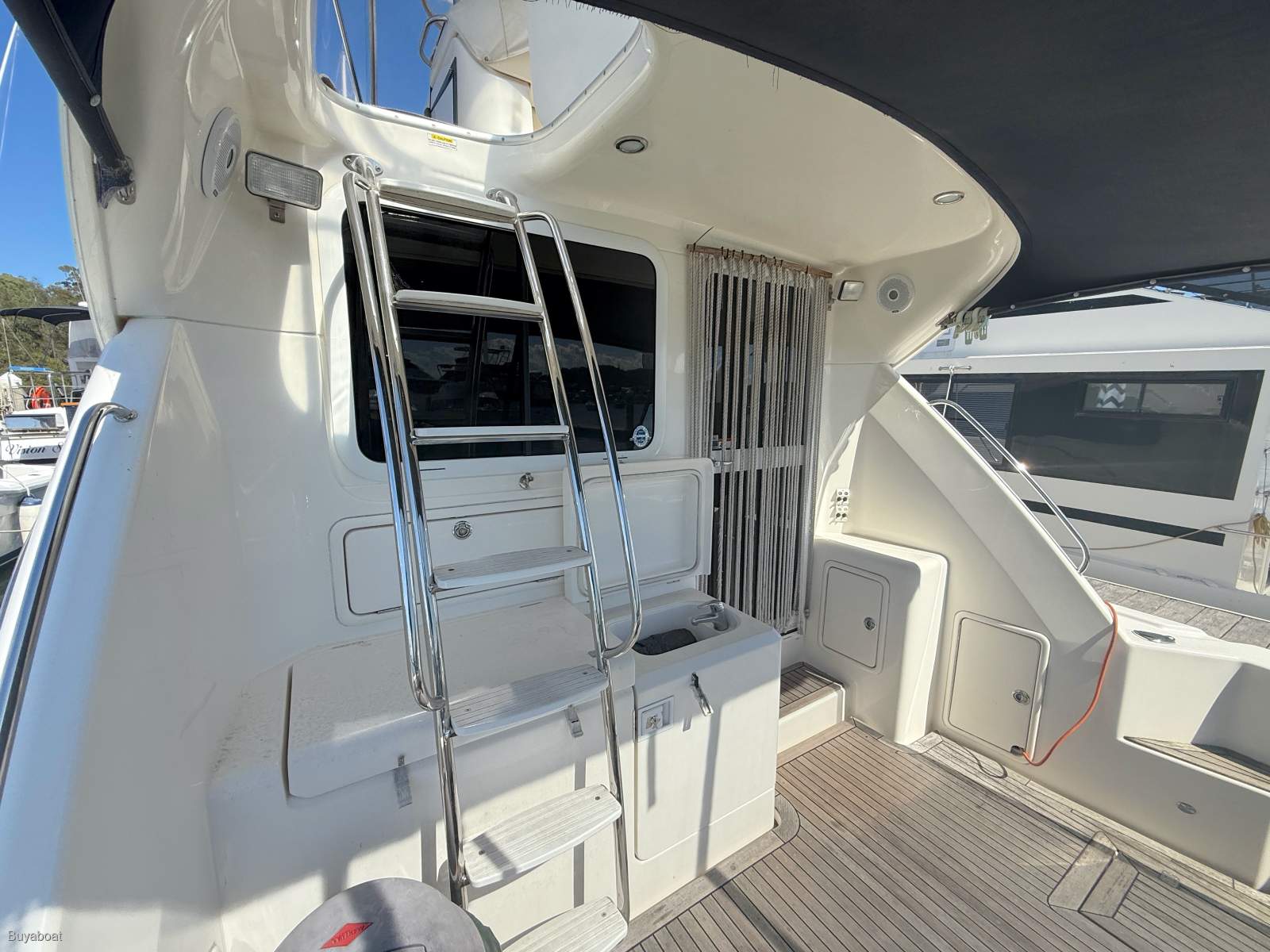 Riviera 37 Flybridge Riviera 37 Flybridge