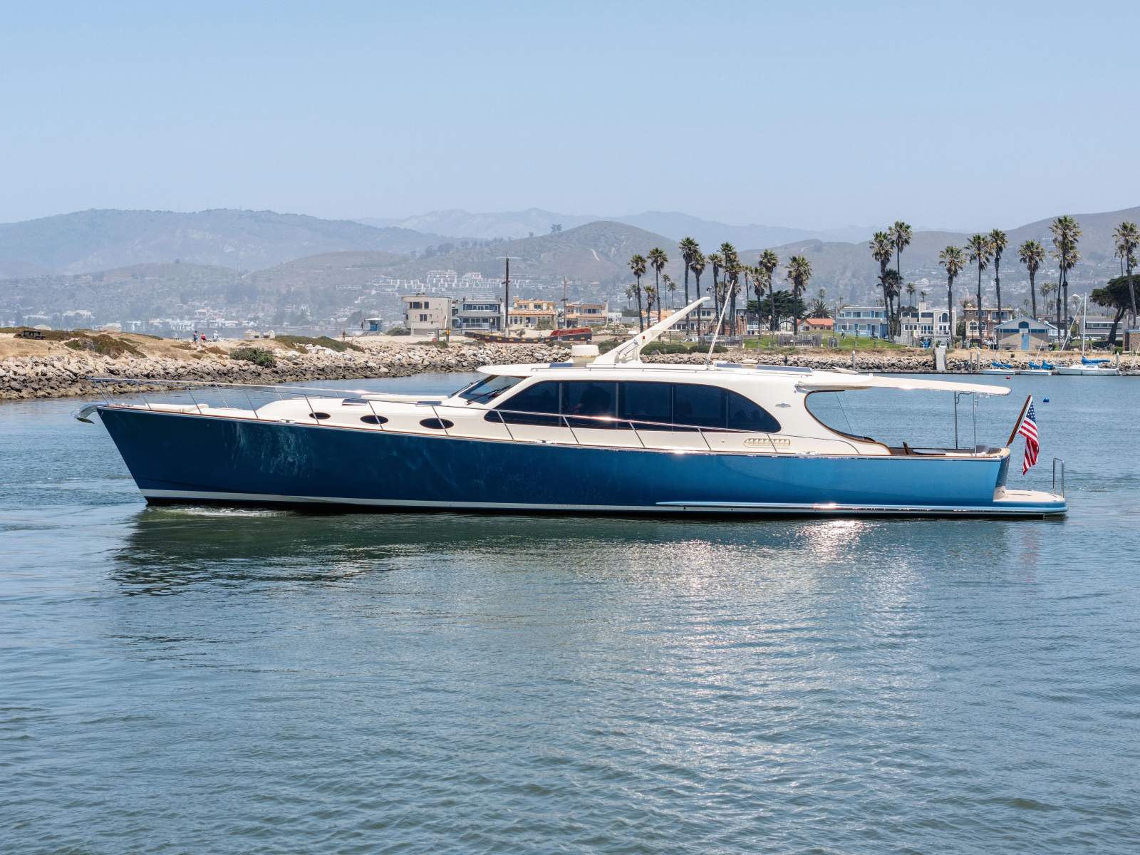 Palm Beach Motor Yachts 70 Sedan - Exceptional Condition and only months old Palm Beach Motor Yachts 70 Sedan - Exceptional Condition and only months old