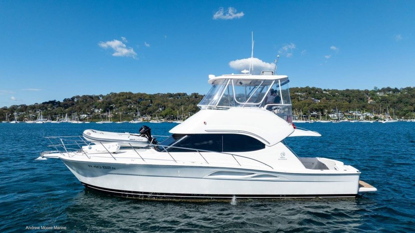 Riviera 40 Flybridge Riviera 40 Flybridge