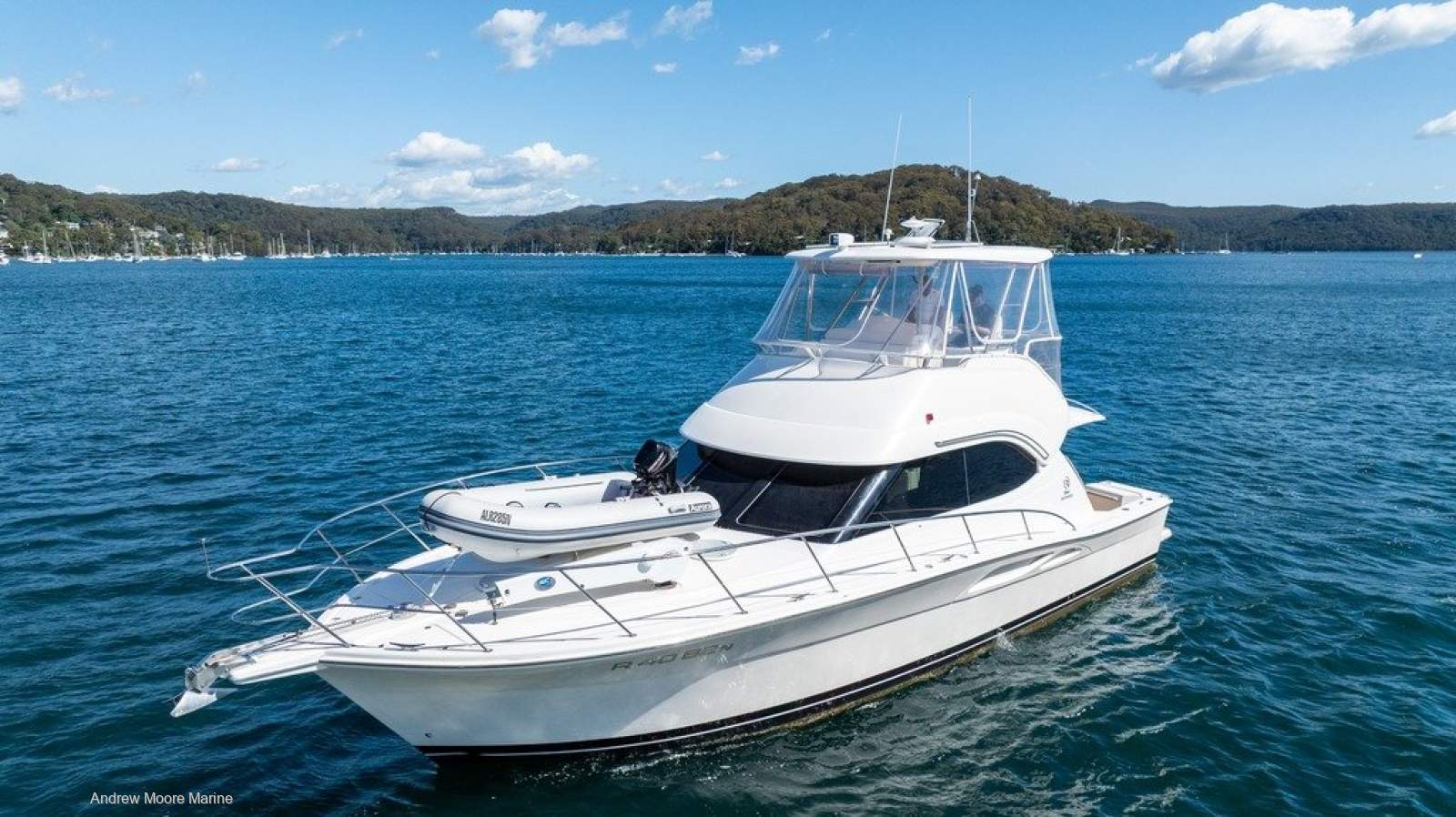 Riviera 40 Flybridge Riviera 40 Flybridge
